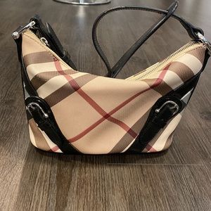 Authentic small Burberry purse , minimum wear and tear